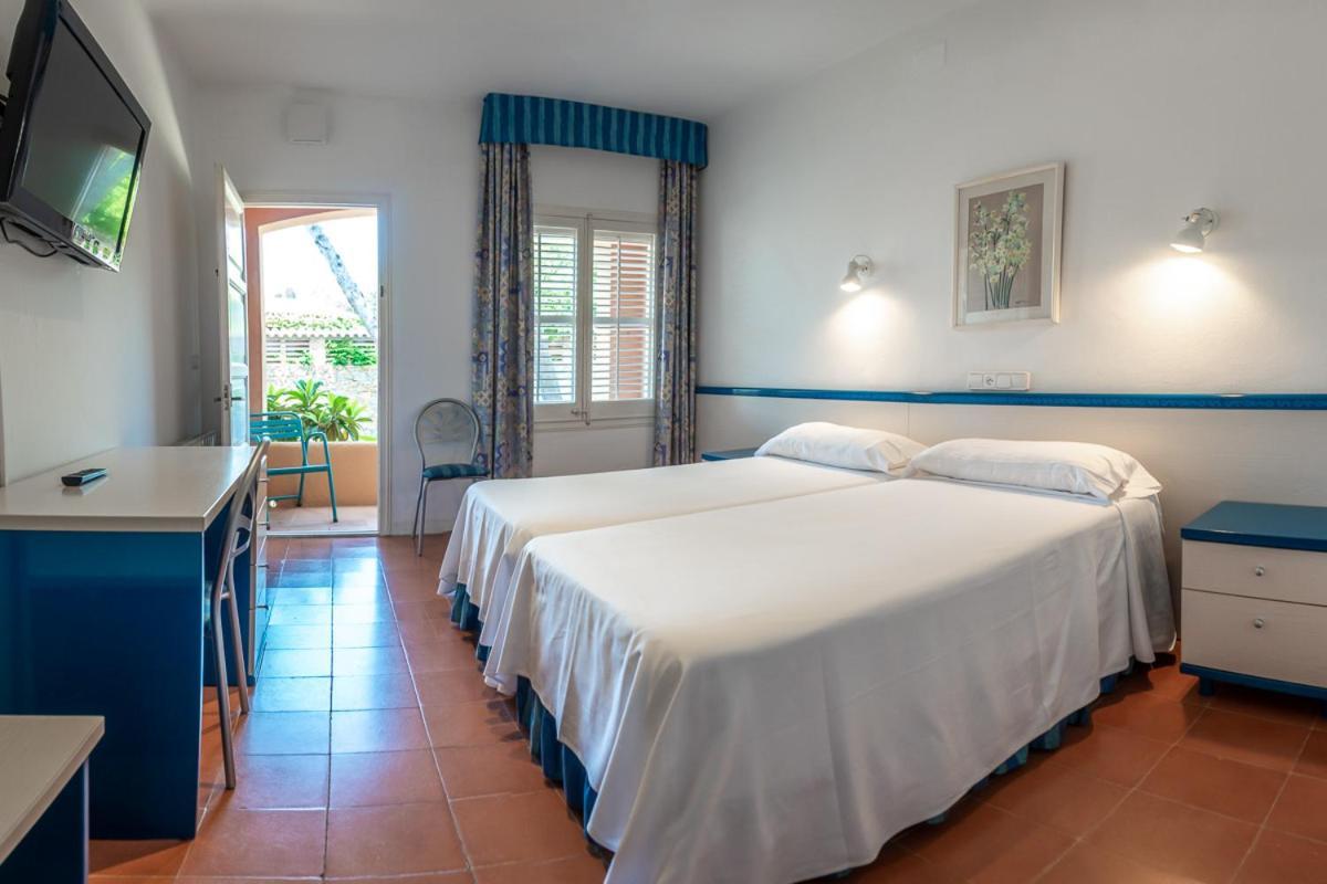 Hotel La Torre Калелья-де-Палафружель Экстерьер фото