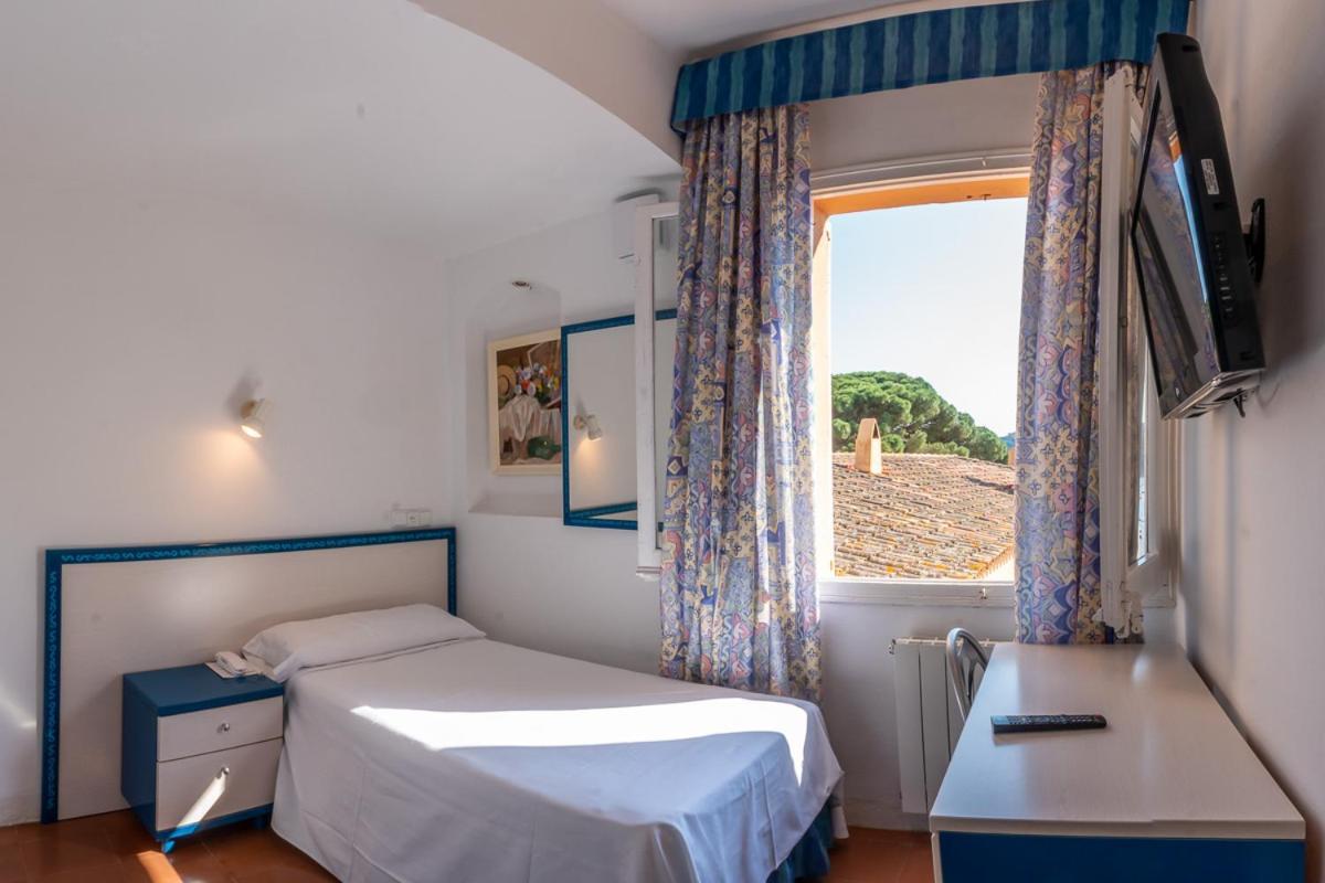 Hotel La Torre Калелья-де-Палафружель Экстерьер фото